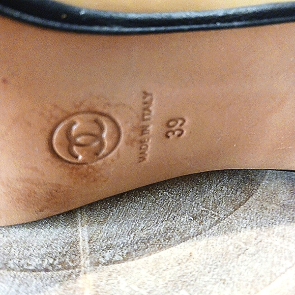 Chanel Tan & Black Patent Leather Slingback Pumps Made in Italy, Size 39 - Picture 13 of 16